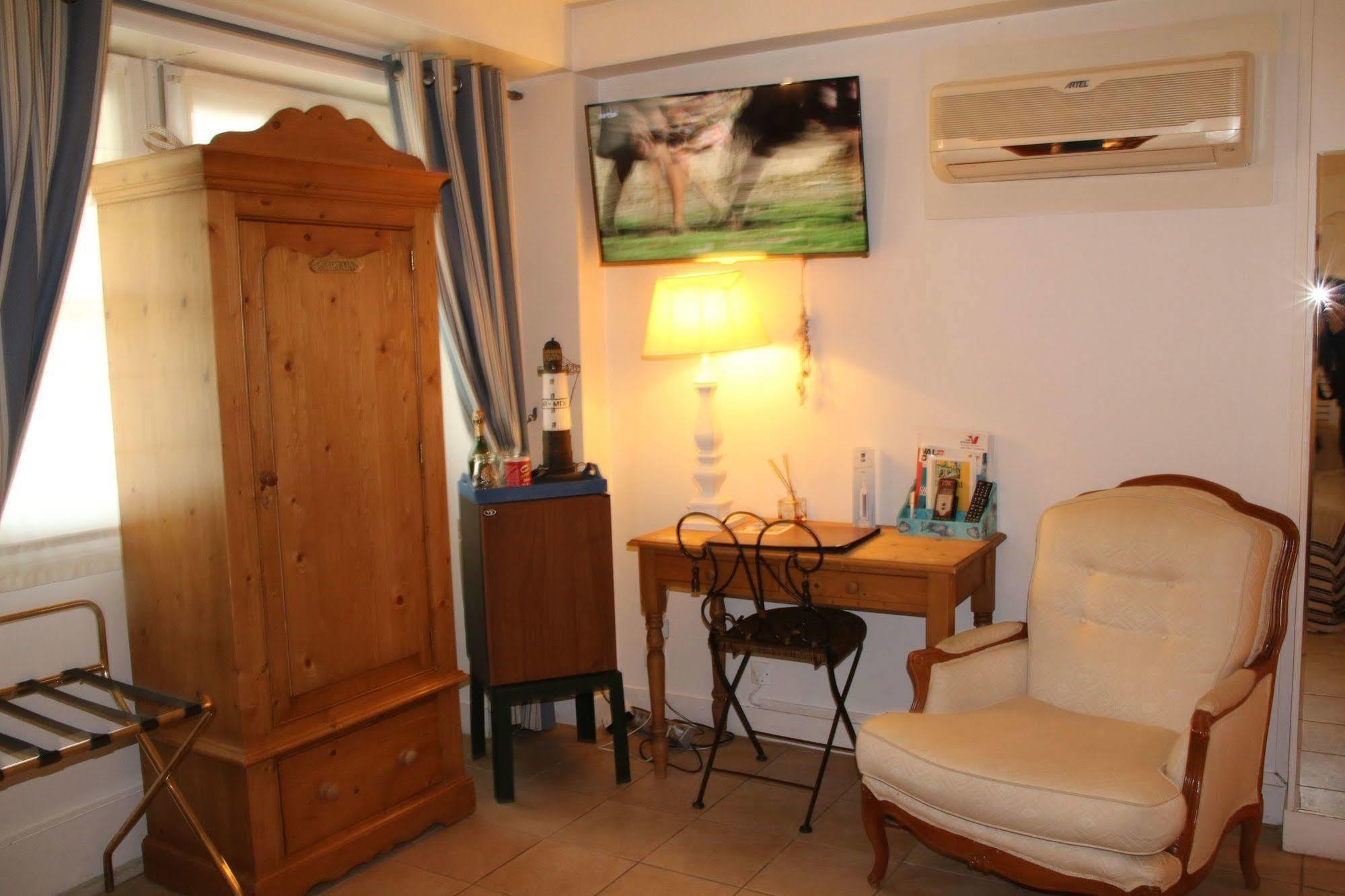 Hostellerie Du Prieure Saint-Prix  Exterior foto