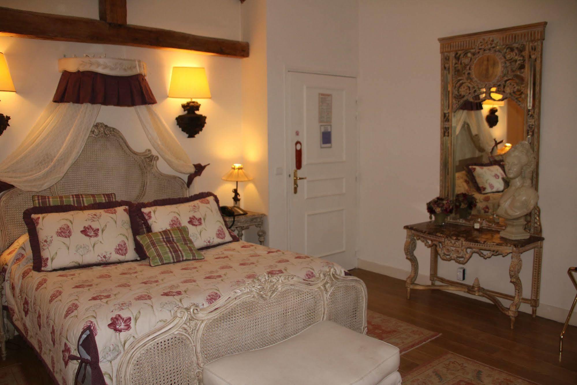 Hostellerie Du Prieure Saint-Prix  Exterior foto